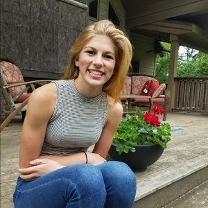 Meet your Posher, Emilee